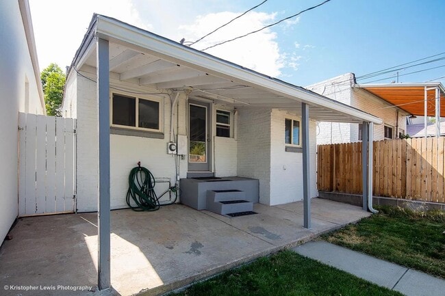 Building Photo - Historic Highlands Gem: Modern Comforts in a Sought-After Neighborhood!