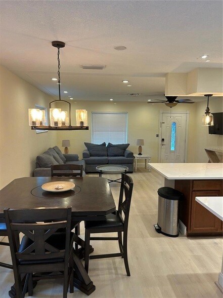 Building Photo - 10842 61st Ave