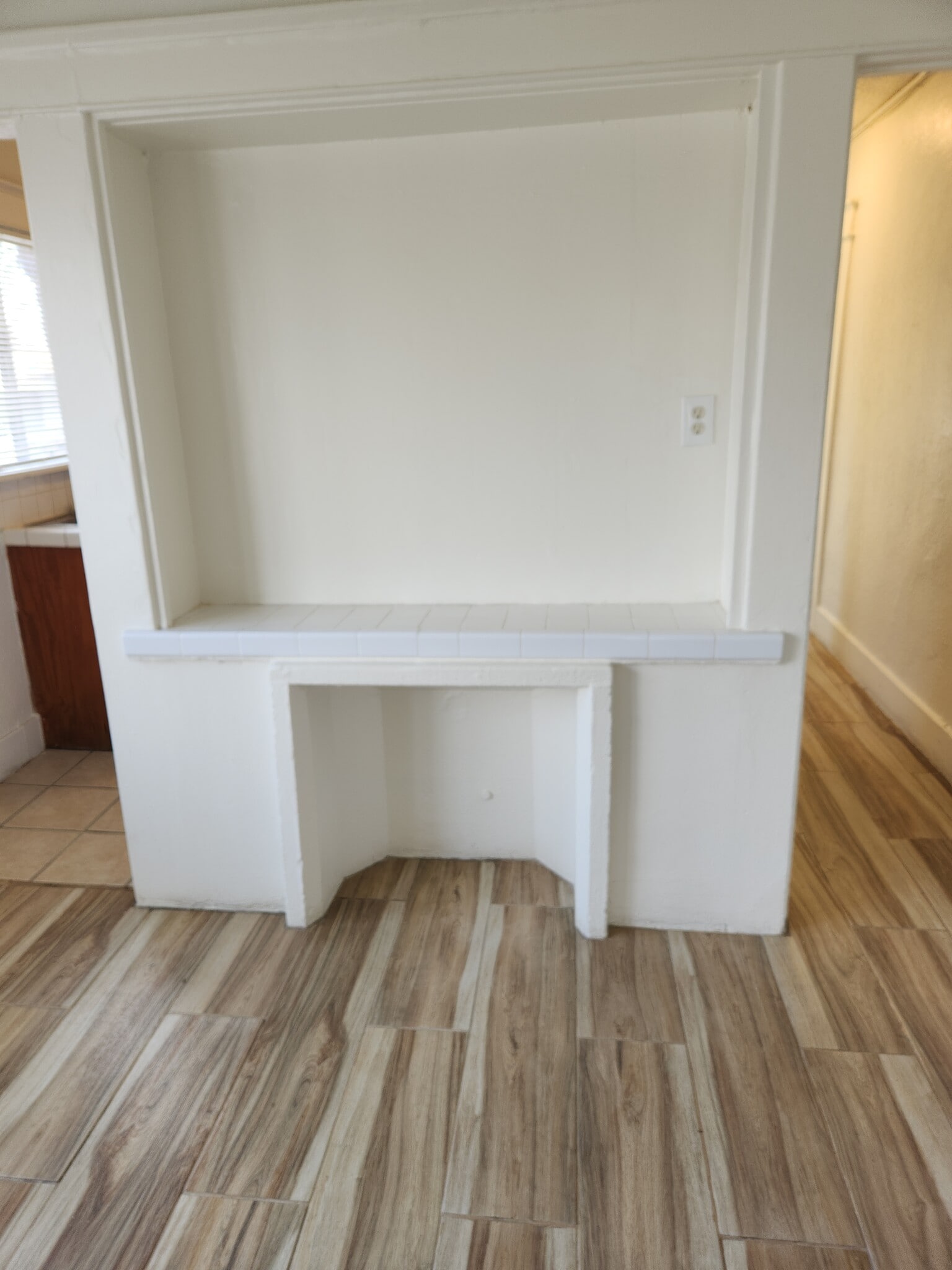 Livingroom - 826 E 10th St