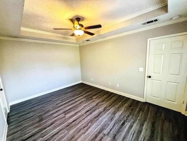 Building Photo - 217 Shadow Creek Dr