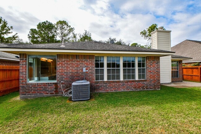 Building Photo - 4622 Forest Home Dr