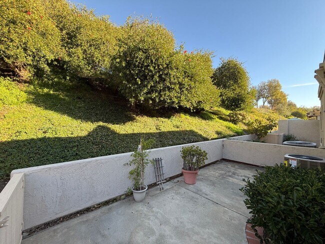 Building Photo - Lovely 2B/2BA Condo in 55+ Community w/Attached Garage & 2 Private Patios!