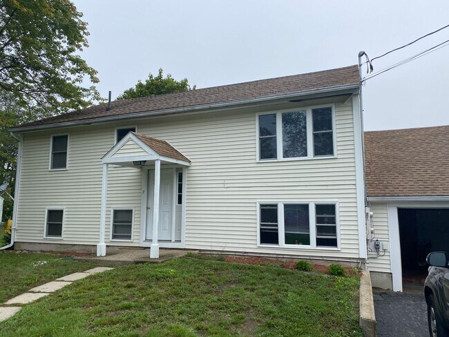 Building Photo - 7 Rocky Hill Rd