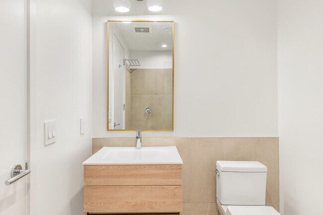 Building Photo - 175 2nd St