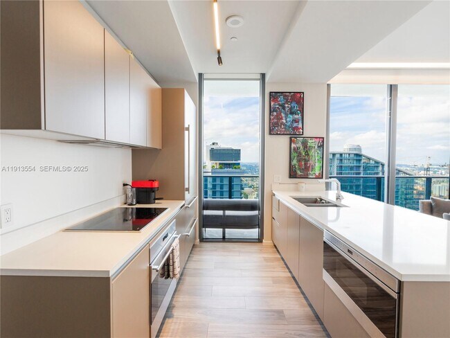 Building Photo - 801 S Miami Ave