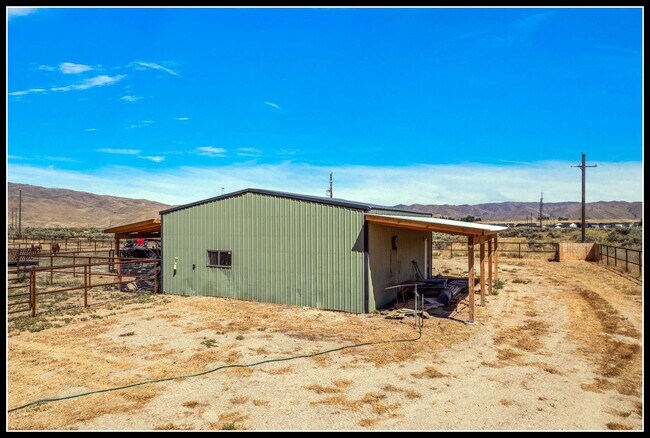 Building Photo - 3 Acre Horse Ranch & Home Rental SE Boise ...