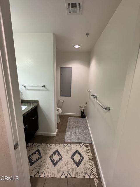 Building Photo - 250 N 1st St