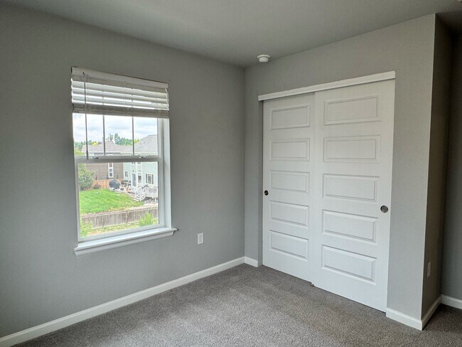 Building Photo - 10848 Hayloft St
