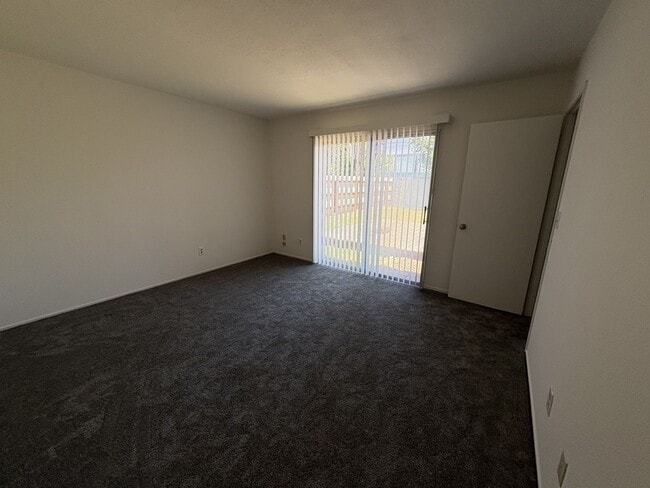 Building Photo - Beautiful 4-bedroom home close to schools ...