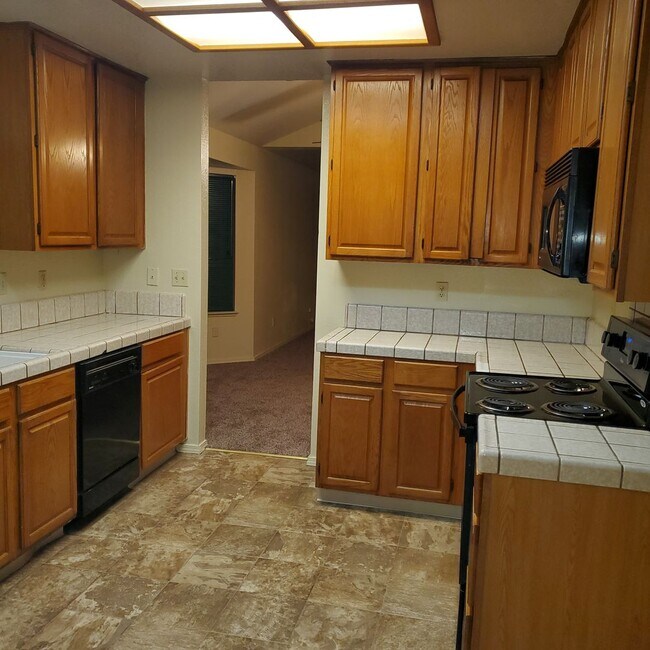 Building Photo - COLLEGEVIEW DRIVE ~ Near College  3 bedroo...