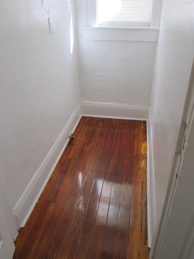 Building Photo - 304 N Westland Ave