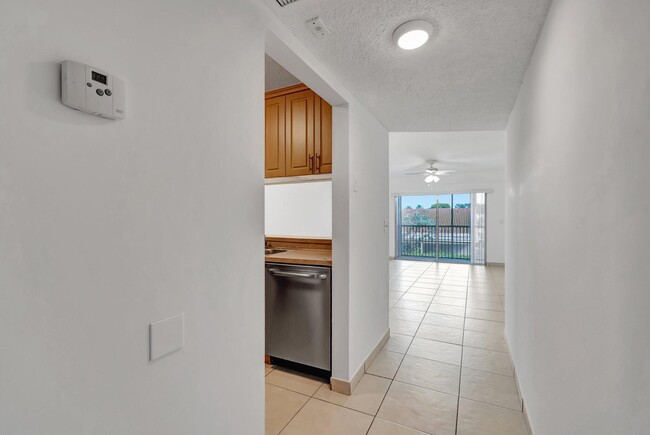 Building Photo - 8431 Royal Palm Blvd