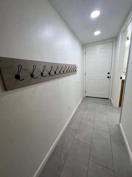 Building Photo - 509 Maverick Rd