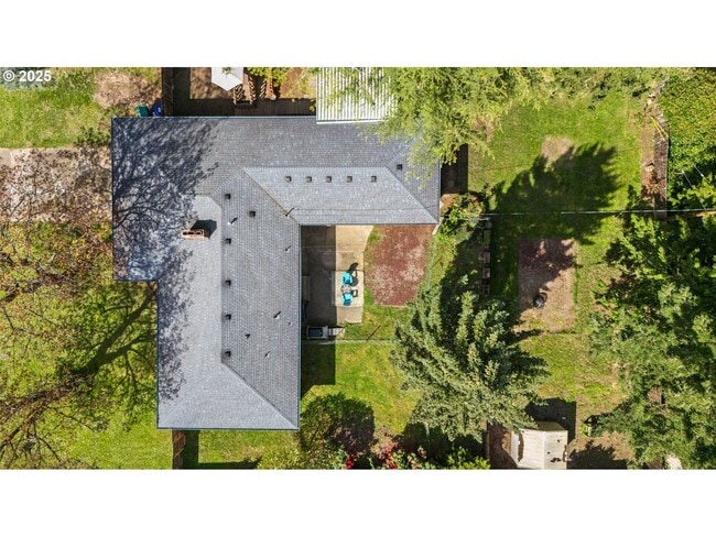 Building Photo - Quarter Acre Comfort
