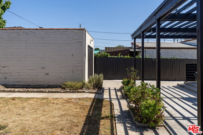 Building Photo - 1316 Mariposa Ave