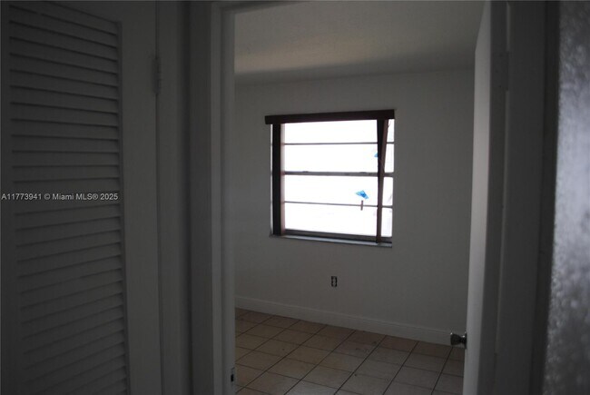 Building Photo - 17255 SW 95th Ave