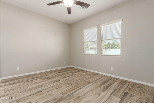 Building Photo - 2808 W Roosevelt Dr