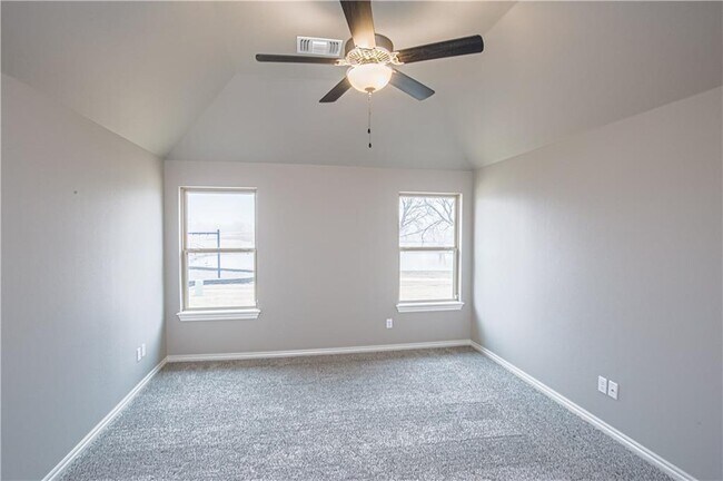 Building Photo - 3516 Lakeside Dr