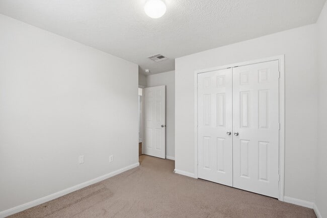 Building Photo - 3023 Legends York Dr