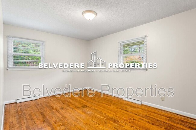 Building Photo - 2203 Oak Hill Dr