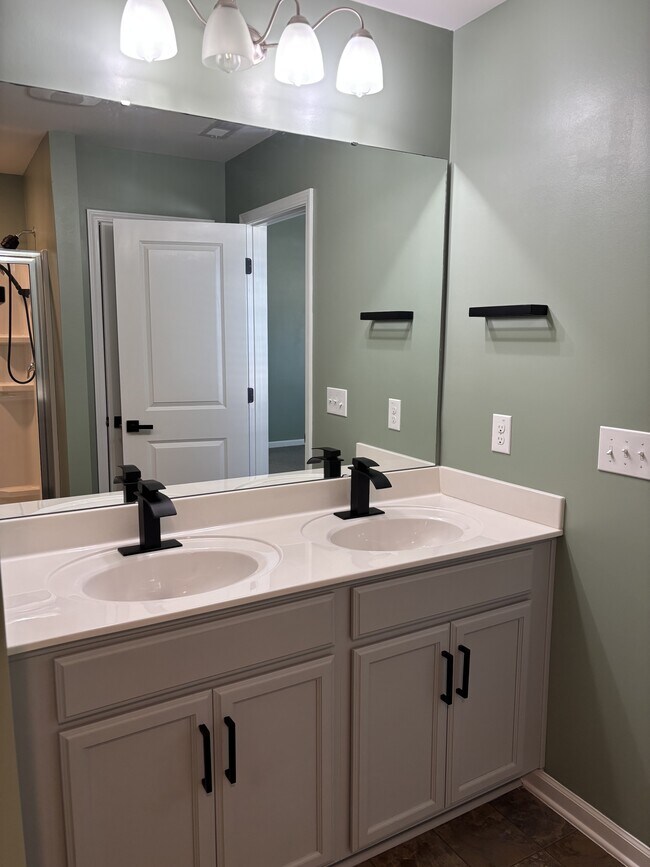 Building Photo - 145 Relict Dr