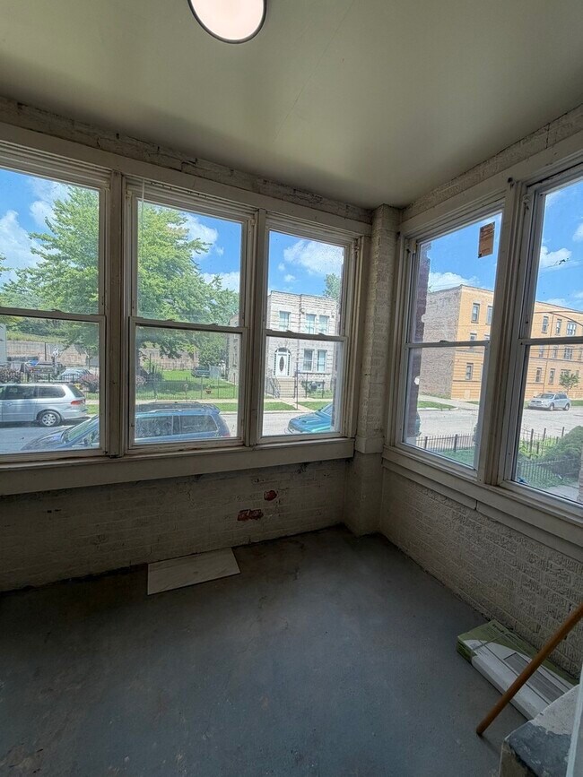 Building Photo - 3821 W Fillmore St