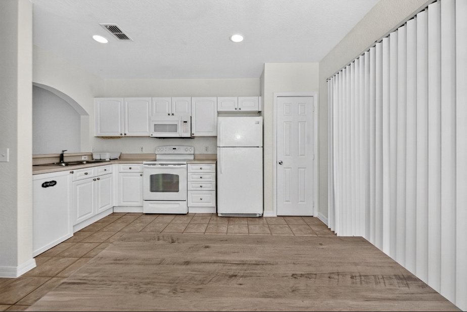 Building Photo - 4214 Plantation Cove Dr