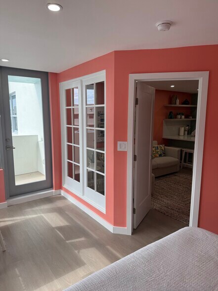 Building Photo - 2899 Collins Ave