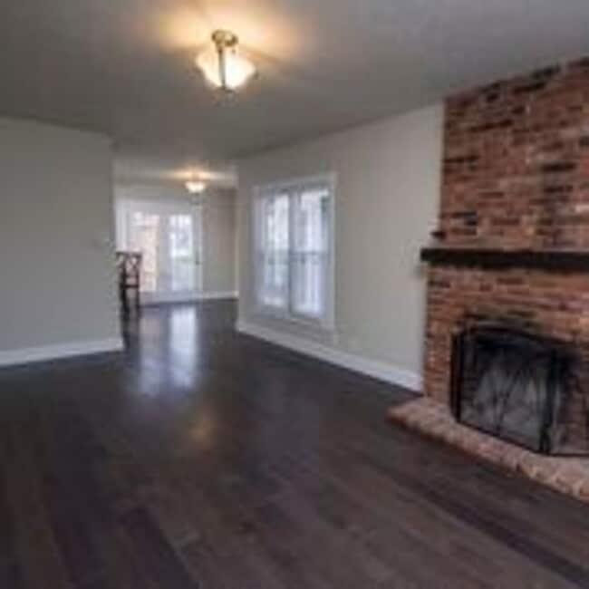 Building Photo - Available June 15!