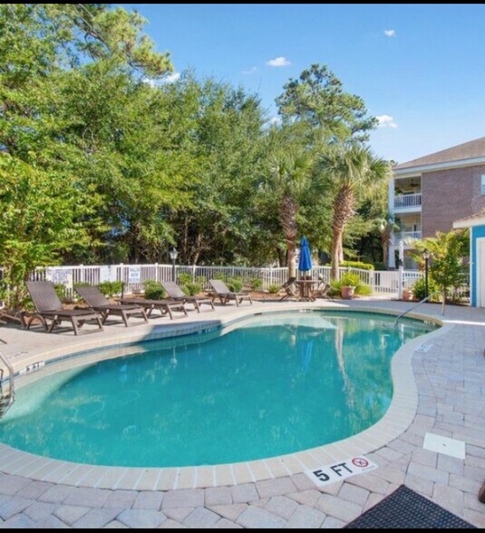 Building Photo - 4173 Hibiscus Dr