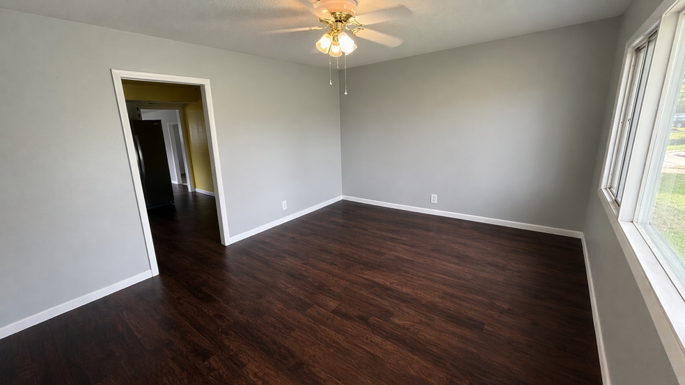 Living room (entry) - 245 Columbia St