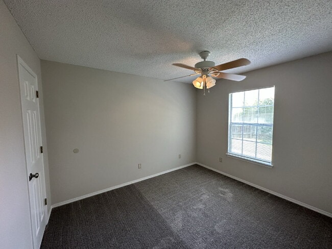 Building Photo - 1306 Cresent St
