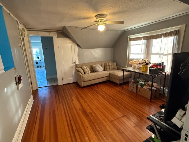 Building Photo - 87 Manhattan Ave