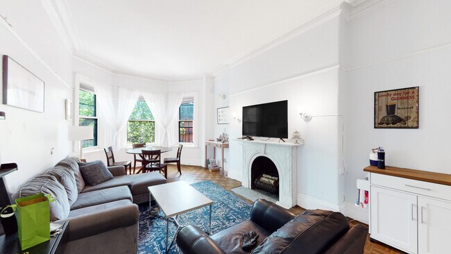 Primary Photo - 134 Marlborough St