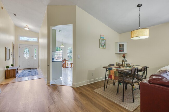 Building Photo - 1583 Applewood Way
