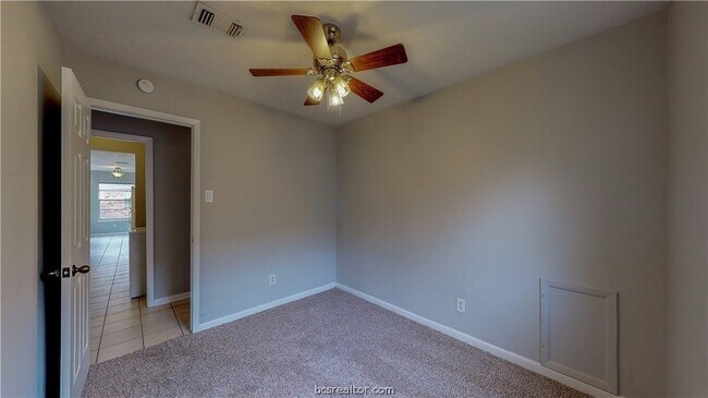 Building Photo - 1107 Braeswood Dr