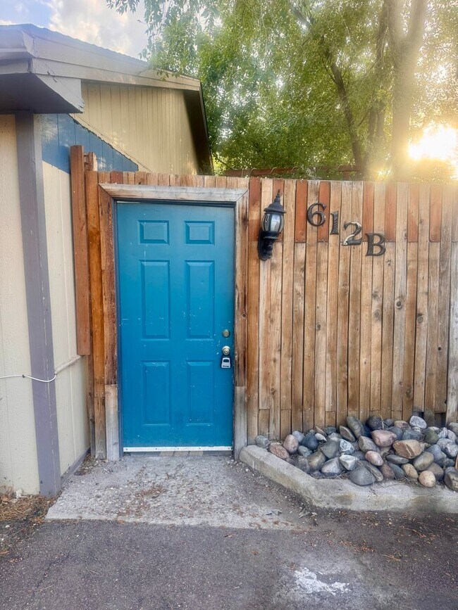 Building Photo - 612 E Las Animas St