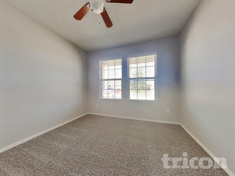 Building Photo - 1805 Westfall Dr