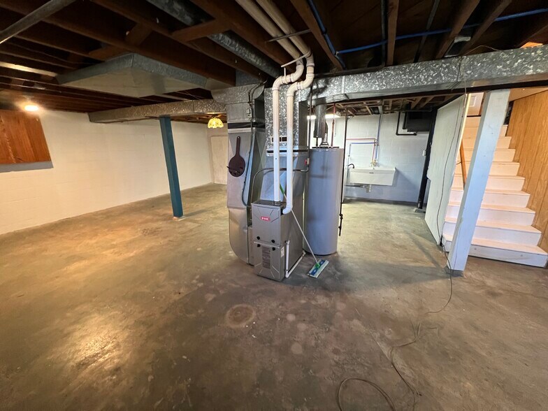 Building Photo - 1131 7th Ave SW