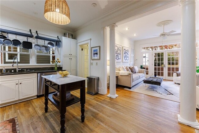 Building Photo - 654 Cresthill Ave NE