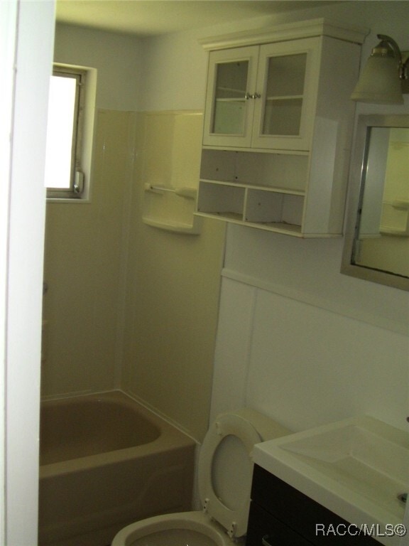 Building Photo - 2 Esskay St