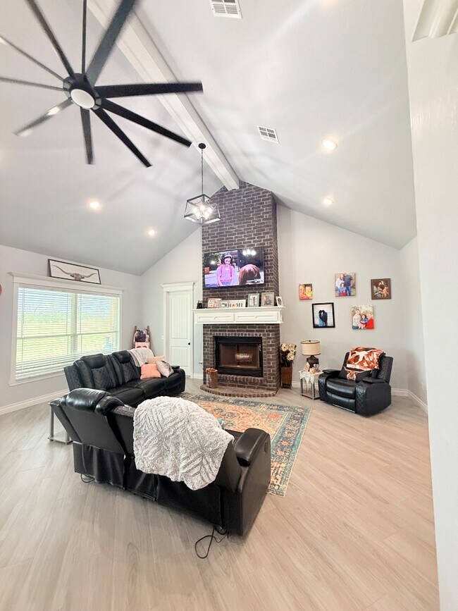 Building Photo - 2276 County Rd 1333