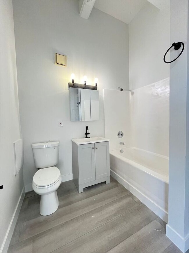 Building Photo - 1341 58th Ave