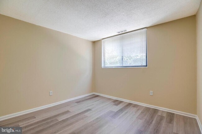 Building Photo - 10725 West Dr