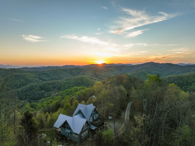 Building Photo - 140 Mystic Ridge Dr