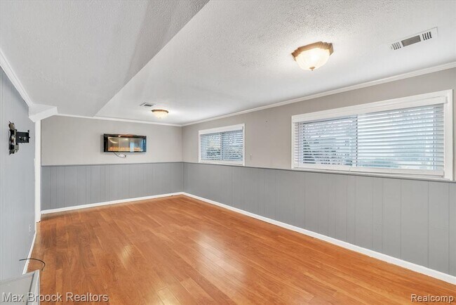 Building Photo - 978 Panorama Dr