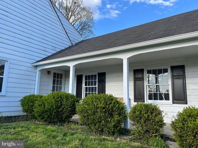 Building Photo - 650 Linden Cir