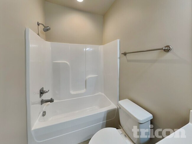 Building Photo - 105 Hickory Station Ln