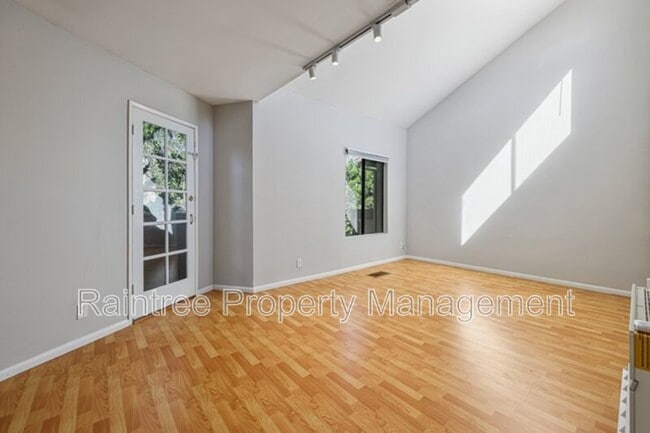 Building Photo - 3256 Via Marin