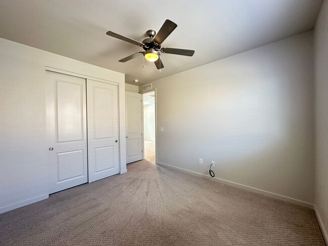 Building Photo - Summerlin West
